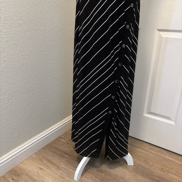 White House Black Market Black and White Sleeveless V-Neck Sheath Maxi - Picture 3 of 5